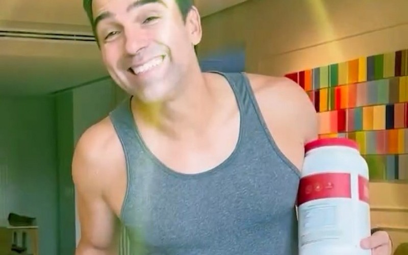 Tadeu Schmidt dubla momento divertido de Gracyanne Barbosa no BBB 25