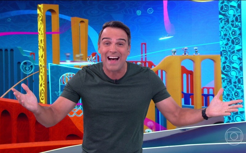 Tadeu Schmidt imita Beatriz no BBB 24, e viraliza na web:
