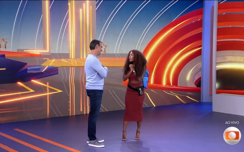 Tadeu Schmidt recebe Giovanna e pergunta o que pode ter faltado em sua participação: