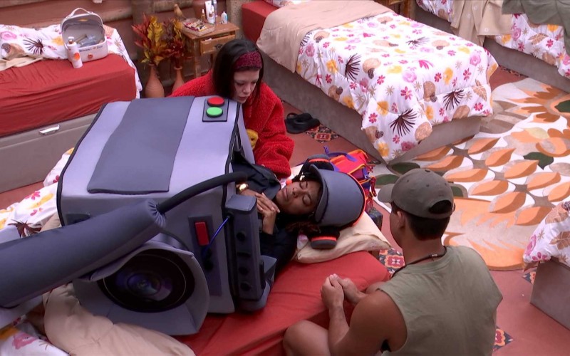 Thamiris conclui Castigo do Monstro, volta ao quarto e chora: