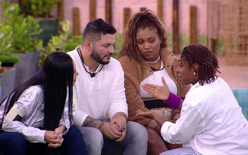 Thamiris reclama de sister ao ser escolhida em dinâmica entre duplas: