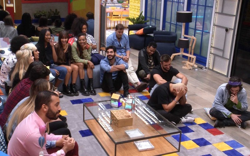 Tiago fala com brothers na segunda noite de Eliminação do BBB21
