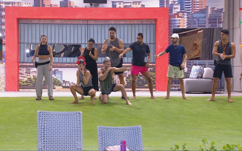 TOP 8 do BBB 25 desfila e faz performance ao som de Lady Gaga