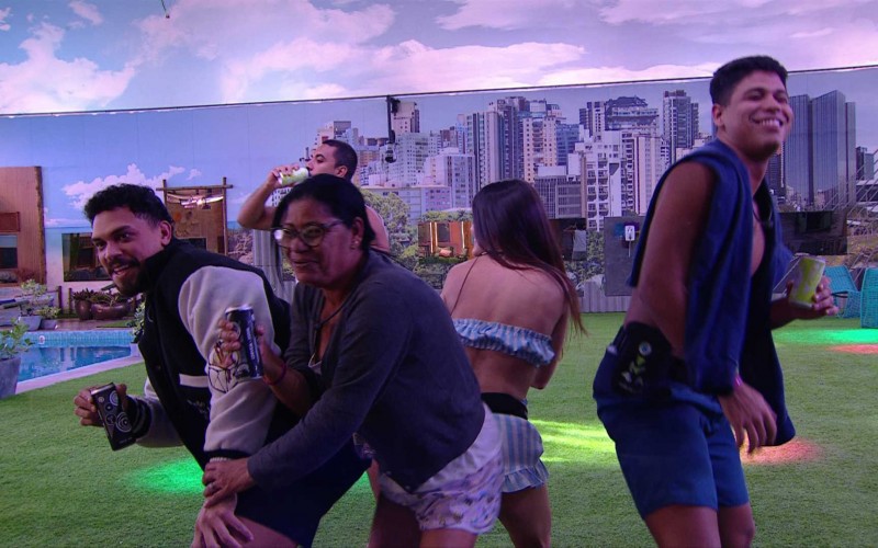 Top 8 é surpreendido com cooler no BBB 25, e brothers dançam e brindam