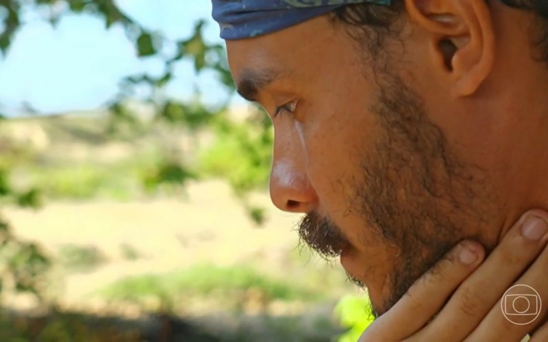 Victor lembra de bullying e se isola em