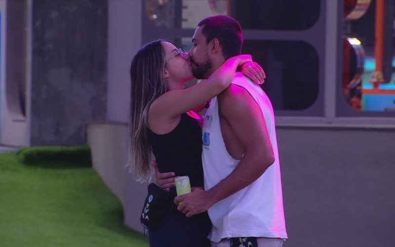 Vídeos do BBB 25: confira tudo o que rolou na madrugada de quinta-feira, 10/4