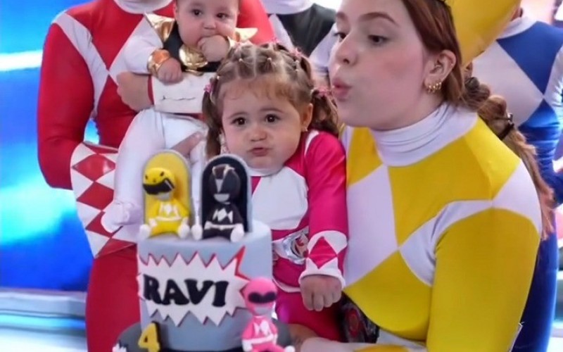 Viih Tube e Eliezer brincam com Lua: