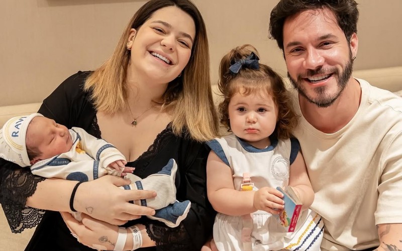 Viih Tube e Eliezer anunciam comemoração para o mêsversário de 4 meses de Ravi