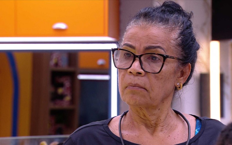 Vilma entra em conversa do filho com sister, e dispara: