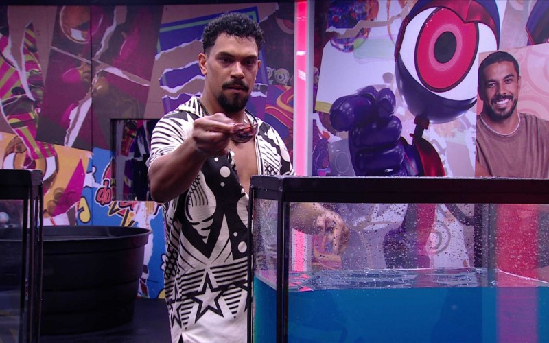 VinÃcius completa 1 hora no quarto do Barrado no Baile do BBB 25