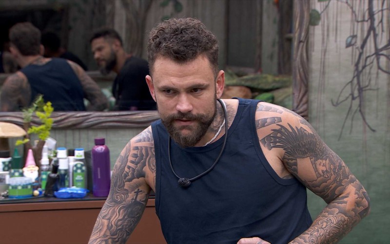Vinicius conversa com brother e explica choro no BBB 24: