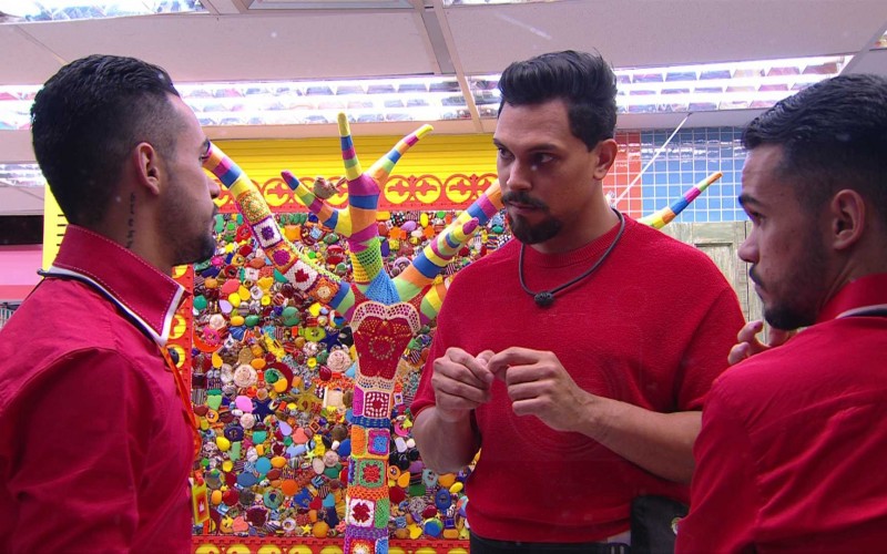 VinÃcius conversa com gêmeos sobre o Na Mira do LÃder, e opina: