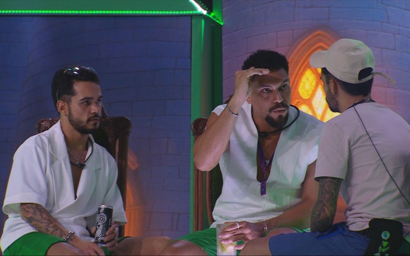 Vinícius conversa sobre Eva com os gêmeos: