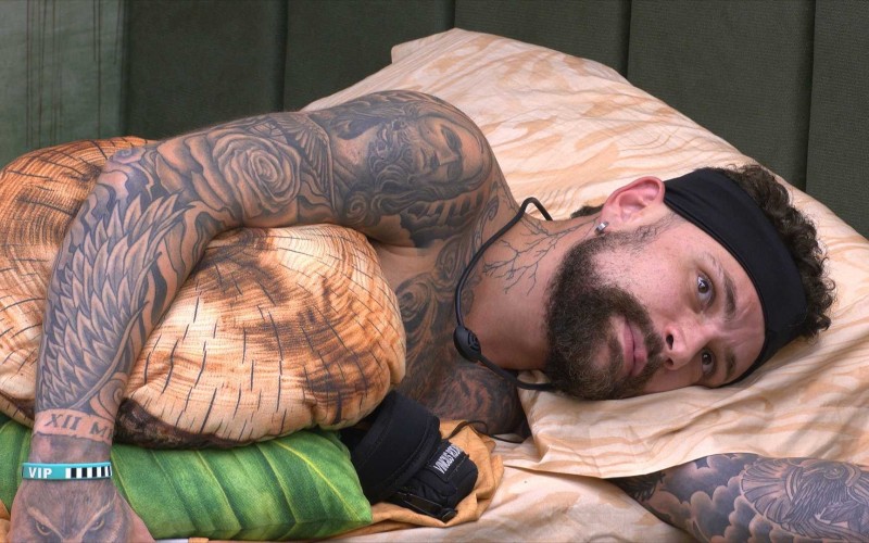 Vinicius diz que há diferença de tratamento na casa e comenta confusão envolvendo brother: