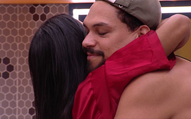 Vinícius fala para Gracyanne Barbosa: