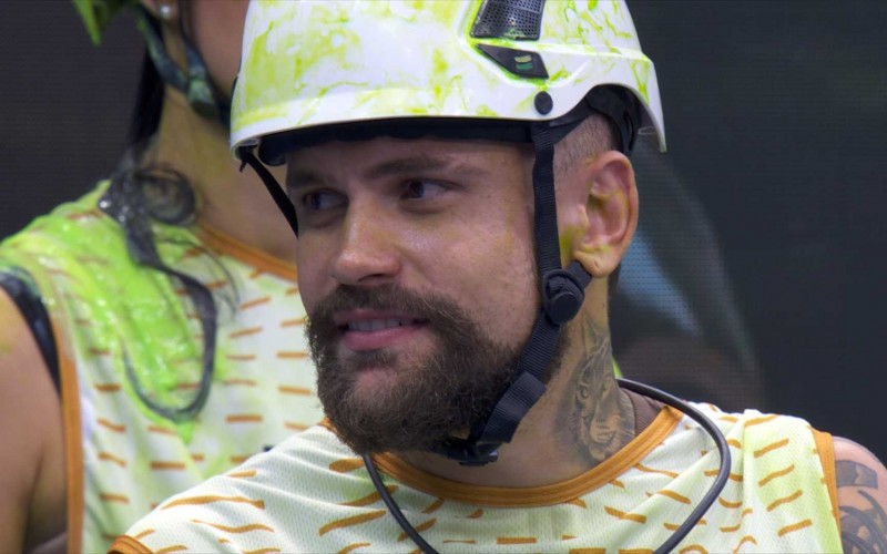 Vinicius Rodrigues conta para brothers que perdeu o nascimento da filha por causa das Olimpíadas