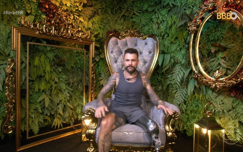 Vinicius Rodrigues explica troca de prótese na Prova do Líder em papo com Tadeu Schmidt