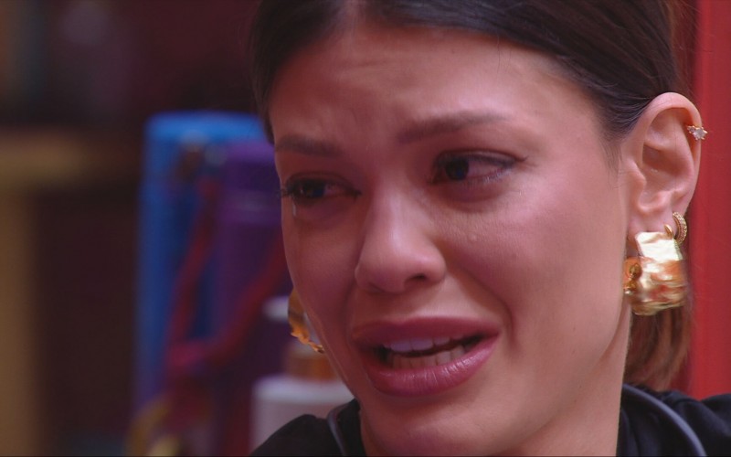 Vitória Strada chora e desabafa sobre brother: