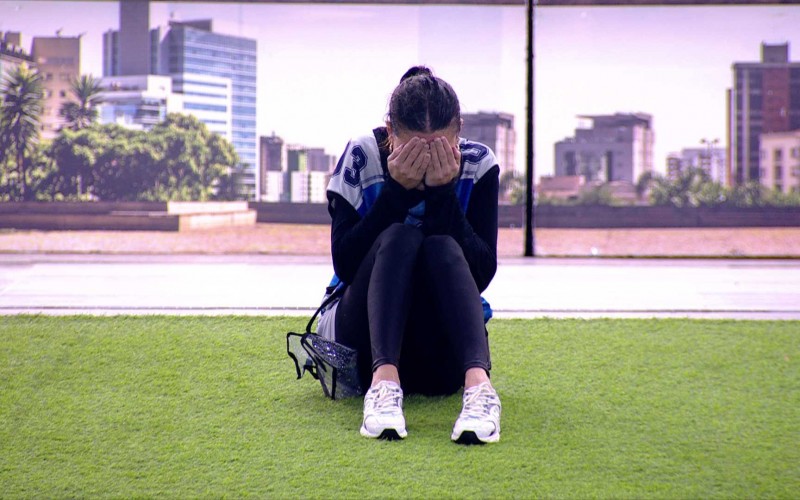 Vitória Strada chora sozinha após ser eliminada da Prova do Finalista do BBB 25