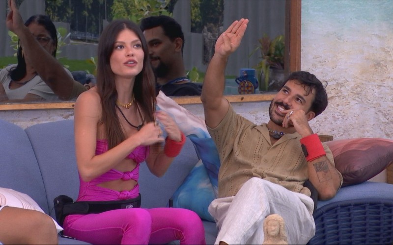 Vitória Strada e Mateus fazem promessas se voltarem do Paredão