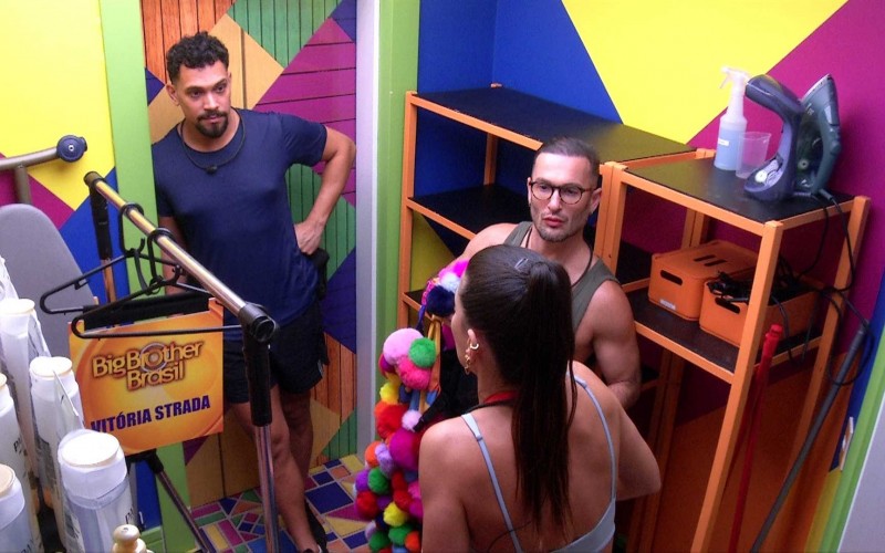 Vitória Strada recebe roupa do Castigo do Monstro Bolinhas e reage: