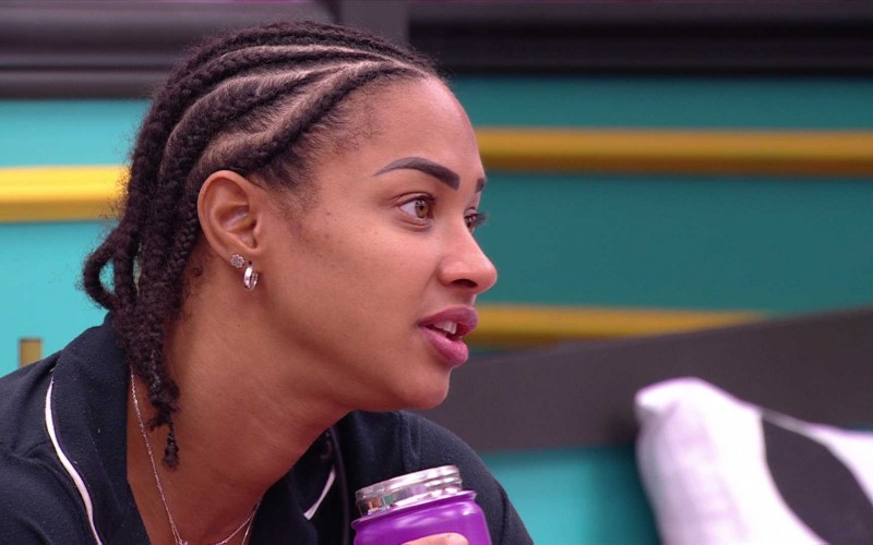 Vitória Strada relata discussão na cozinha e Aline afirma: