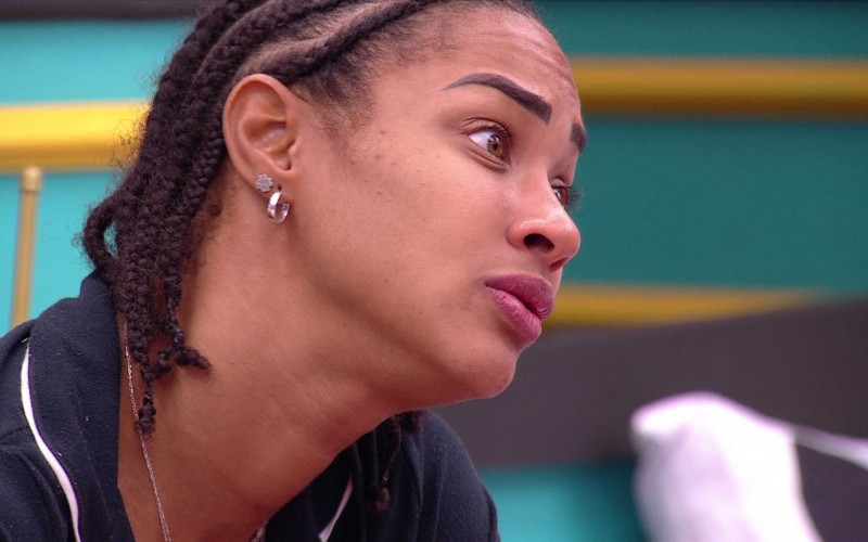 Vitória Strada fala sobre papo com sister no BBB 25 e Aline opina: