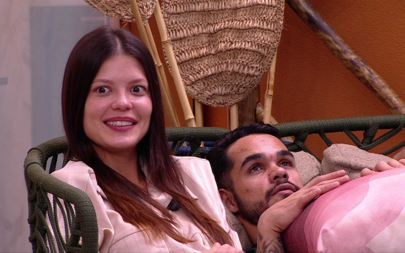 Vitória Strada relembra encontros com Juliette, Mari Gonzalez e Pocah após ser chamada para o BBB 25