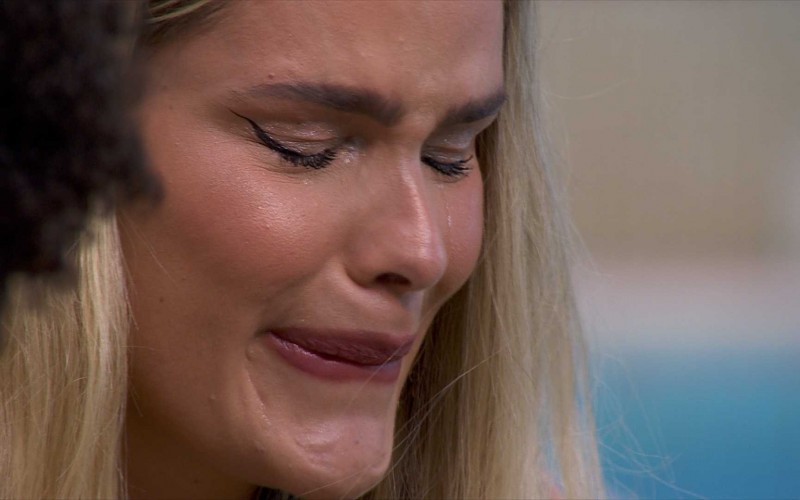 Yasmin chora após discussão com Alane no BBB 24: