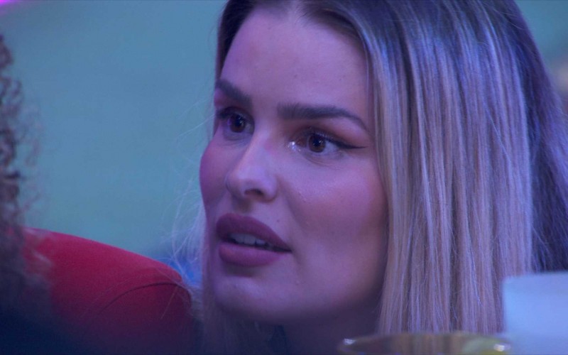 Yasmin cogita ser alvo de votos após confusão com brothers no BBB 24