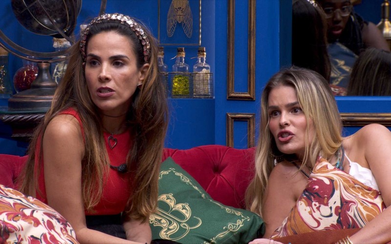 Yasmin comenta aparição de Deborah Secco em dia de