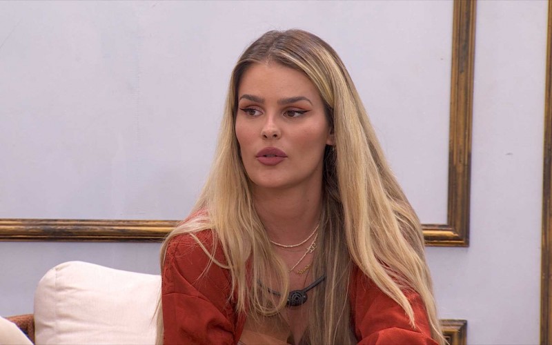 Yasmin comenta intimidação em relacionamentos: