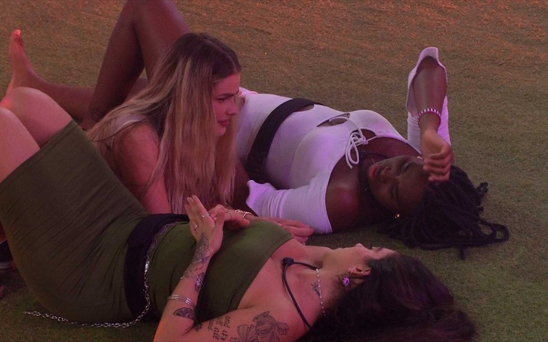 Yasmin, Giovanna e Leidy Elin especulam tretas na casa por causa do
