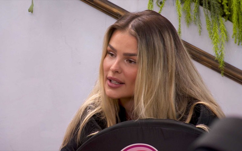 Yasmin pede que brothers não percam estalecas e cita sisters do BBB 24: