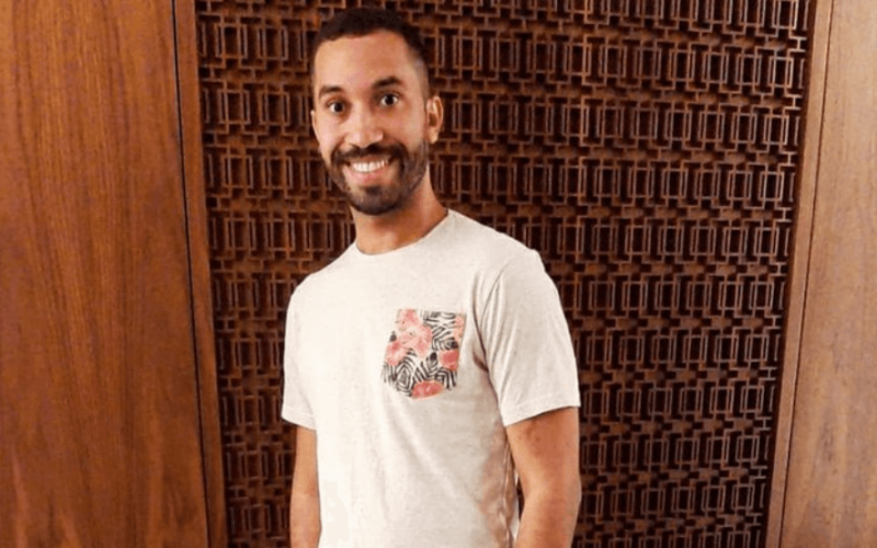Após ataques homofóbicos, ex-BBB Gil anuncia que irá lançar livro: