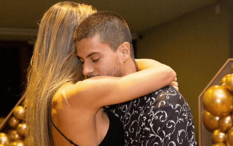 Arthur Aguiar traiu MaÃra Cardi antes de entrar no BBB22 ? Colunista afirma