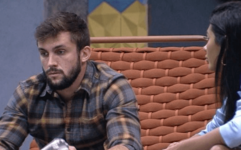 Arthur reclama de Fiuk para Pocah após voto: