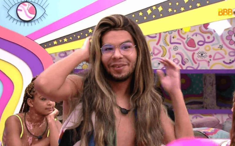 BBB 22: Viny usa peruca loira ao vivo e vira meme ao ser comparado a Kerline