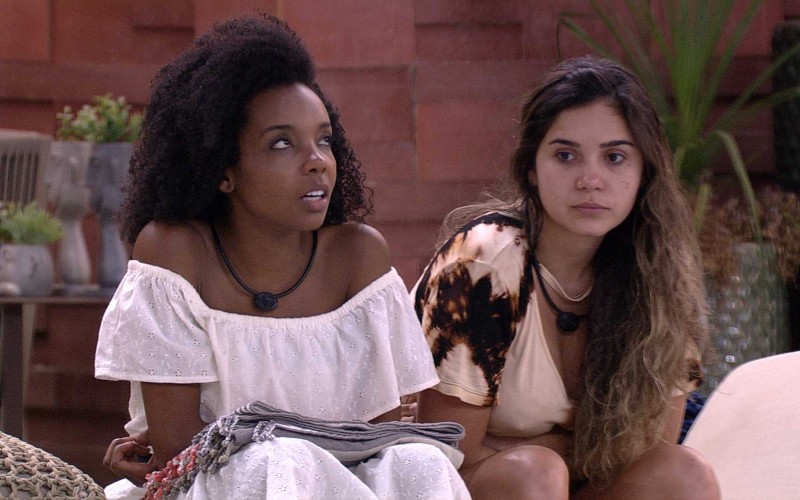 Gizelly confessa para Thelma: