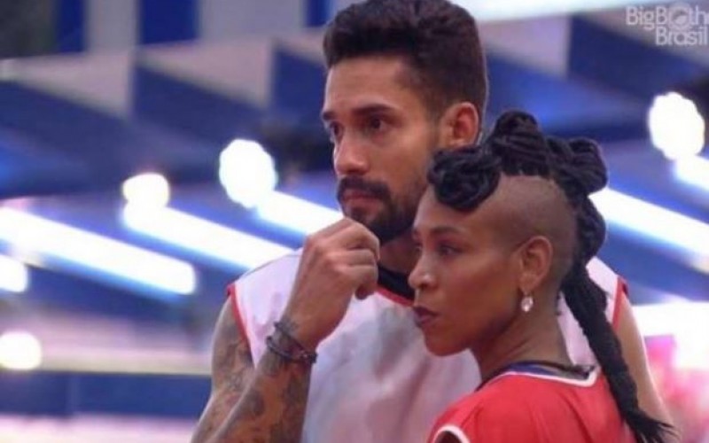 BBB21. Mãe de Bill pede saída do brother da casa: “Melhor prêmio para ele”