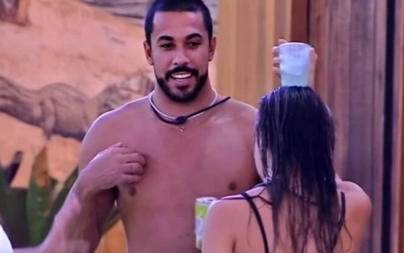 BBB25: após comportamento polêmico, web pede expulsão de Maike do reality