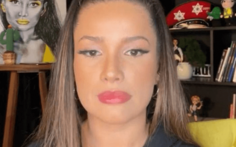 Campeã do BBB21, Juliette passa por sufoco em viagem de avião e teme acidente aéreo: "Já tava rezando"