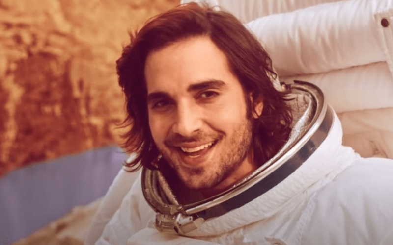 Em nova era, Fiuk usa aprendizados do BBB21 no processo de criação de seu novo clipe: "Experiência muito forte"