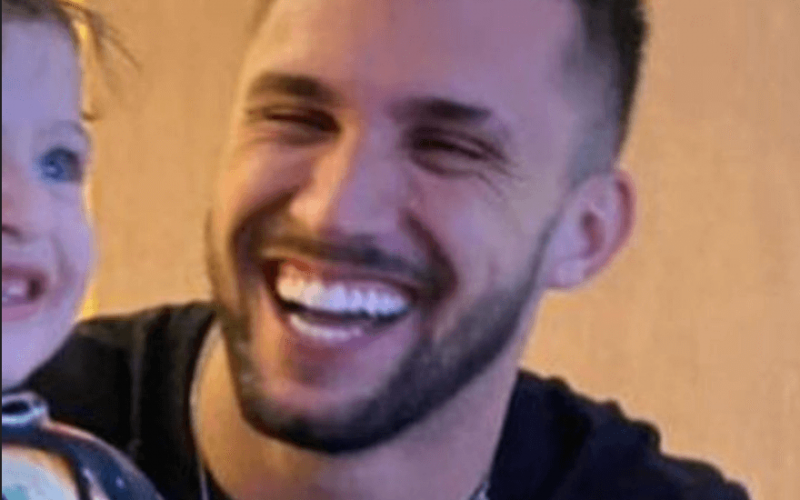 Ex-BBB Arthur Picoli conhece filha de Projota e encanta web com foto do encontro: "Momento mais esperado"