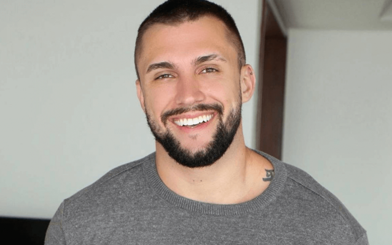Ex-BBB Arthur Picoli impressiona ao comprar carro de R$ 450 mil e fãs comemoram