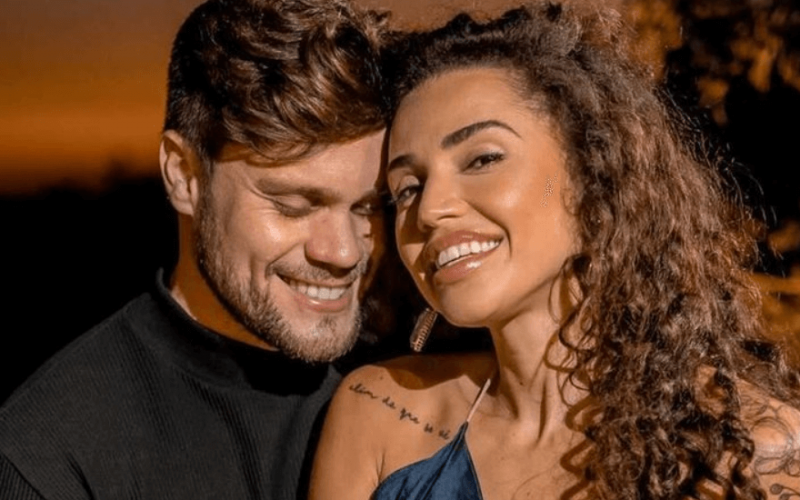 Ex-BBB Breno Simões faz superprodução em pedido de casamento surpresa para Paula Amorim: "Disse sim e diria mil vezes"