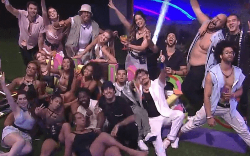 Primeira festa do BBB 22 tem beijos, lágrimas e momento desagradável