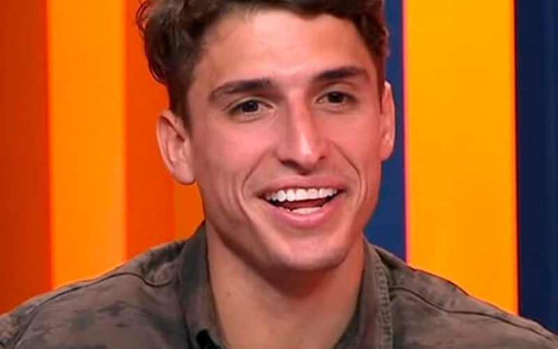 » FELIPE PRIOR É FLAGRADO EM CLIMA DE ROMANCE COM EMILLY ARAÚJO
Felipe Prior é flagrado em clima de romance com Emilly Araújo