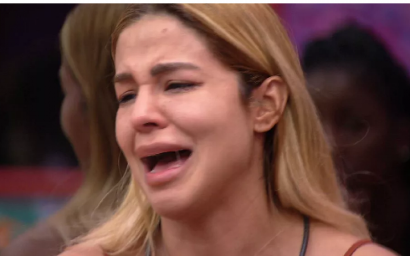 Kerline chora ao falar de situação com brother: