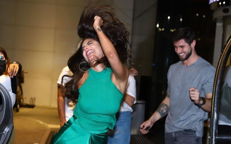 Após eliminação, Mari se emociona ao reencontrar Jonas e famÃlia